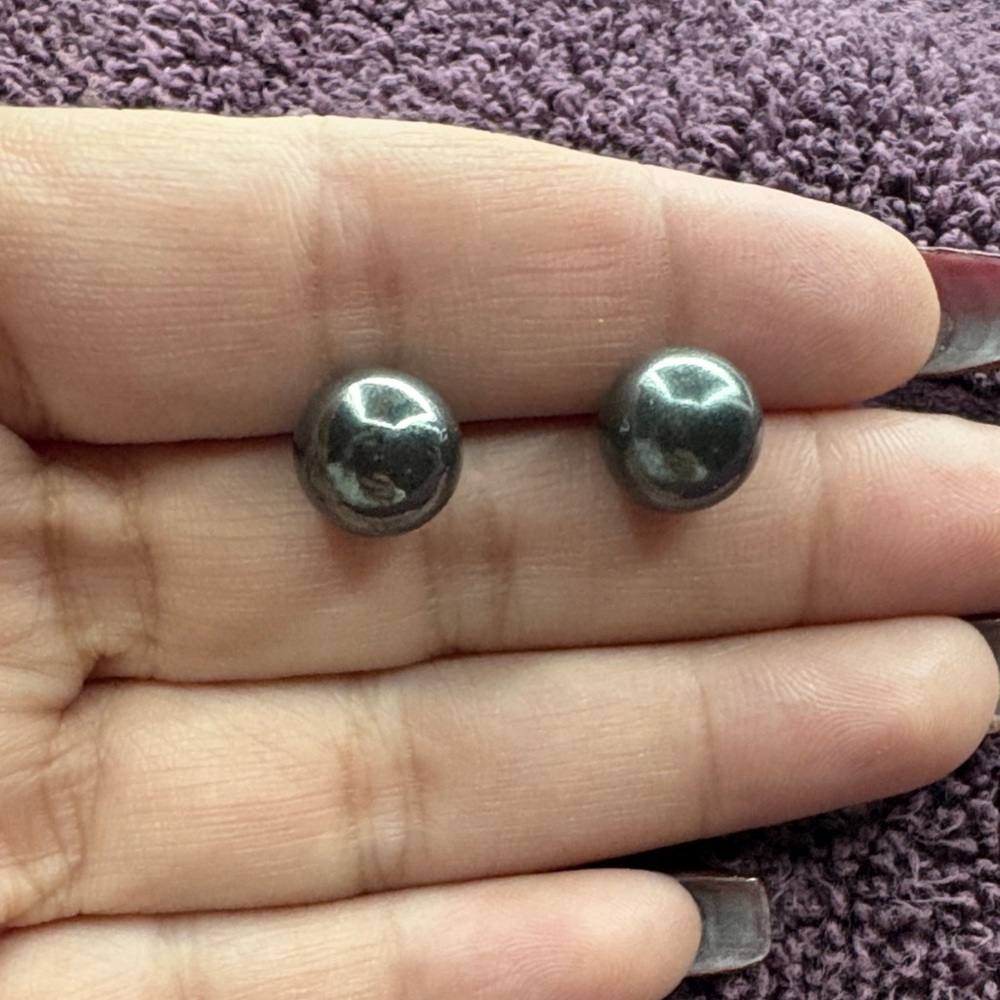Elegant Tiffany & Co. Black Pearl Stud Earrings
